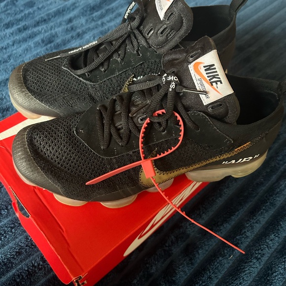 Off-White Men's Black and Orange Sneakers - Picture 2 of 5